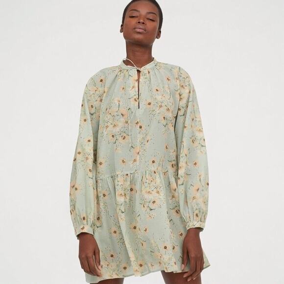 H&M Dresses & Skirts - H&M Sunflowers Floral Balloon Sleeve Boxy Relaxed Drop Waist Shift Dress Size 12